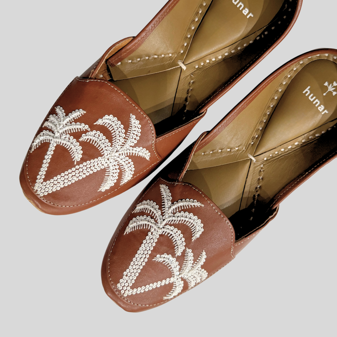 The Palm Jutti Loafer - Tan