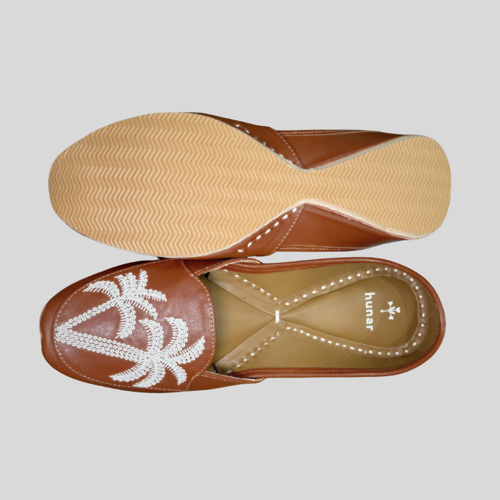 The Palm Jutti Loafer - Tan
