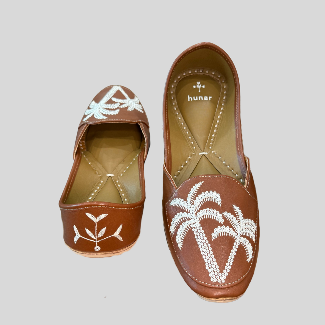 The Palm Jutti Loafer - Tan