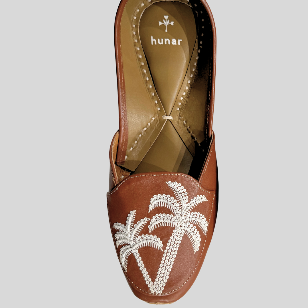 The Palm Jutti Loafer - Tan