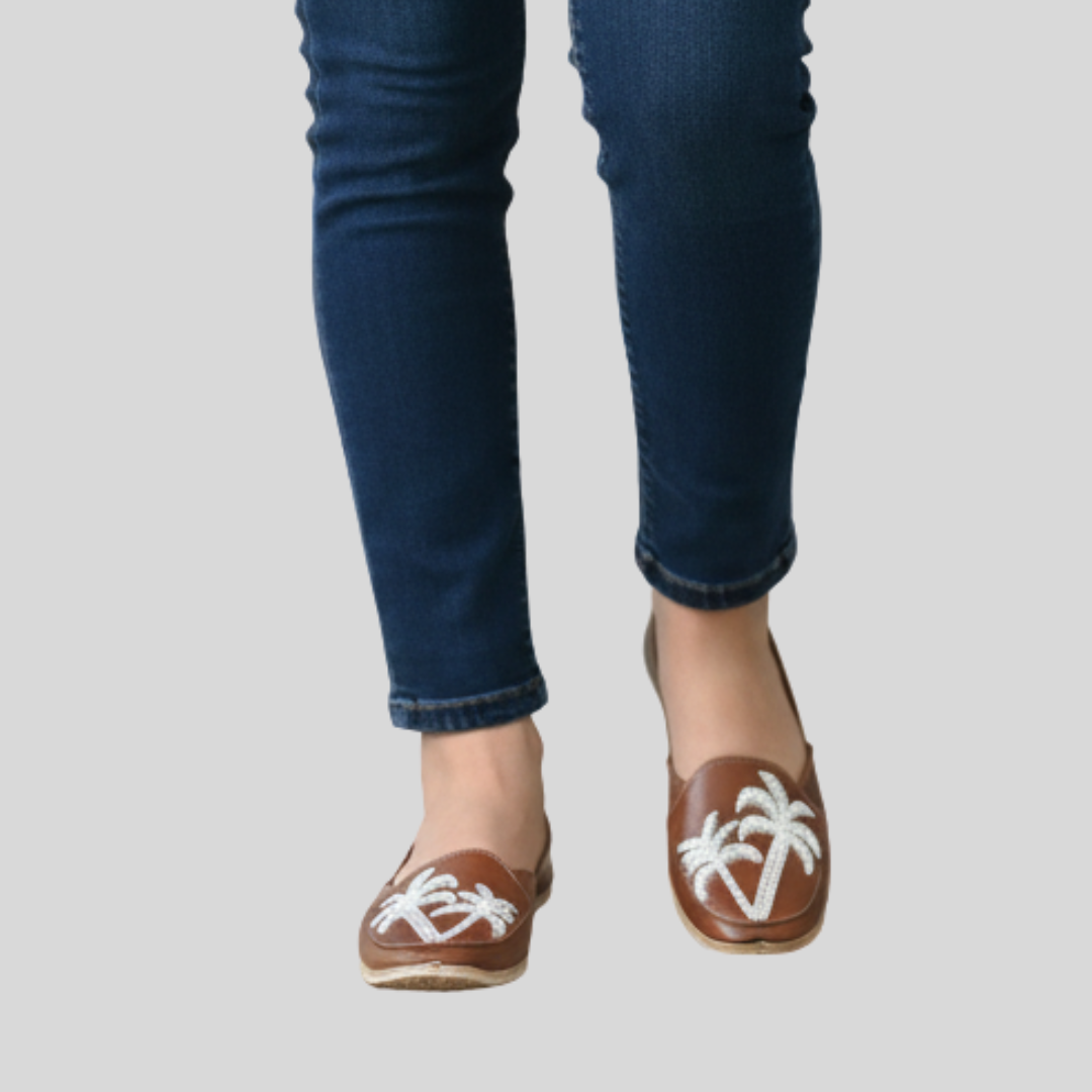 The Palm Jutti Loafer - Tan